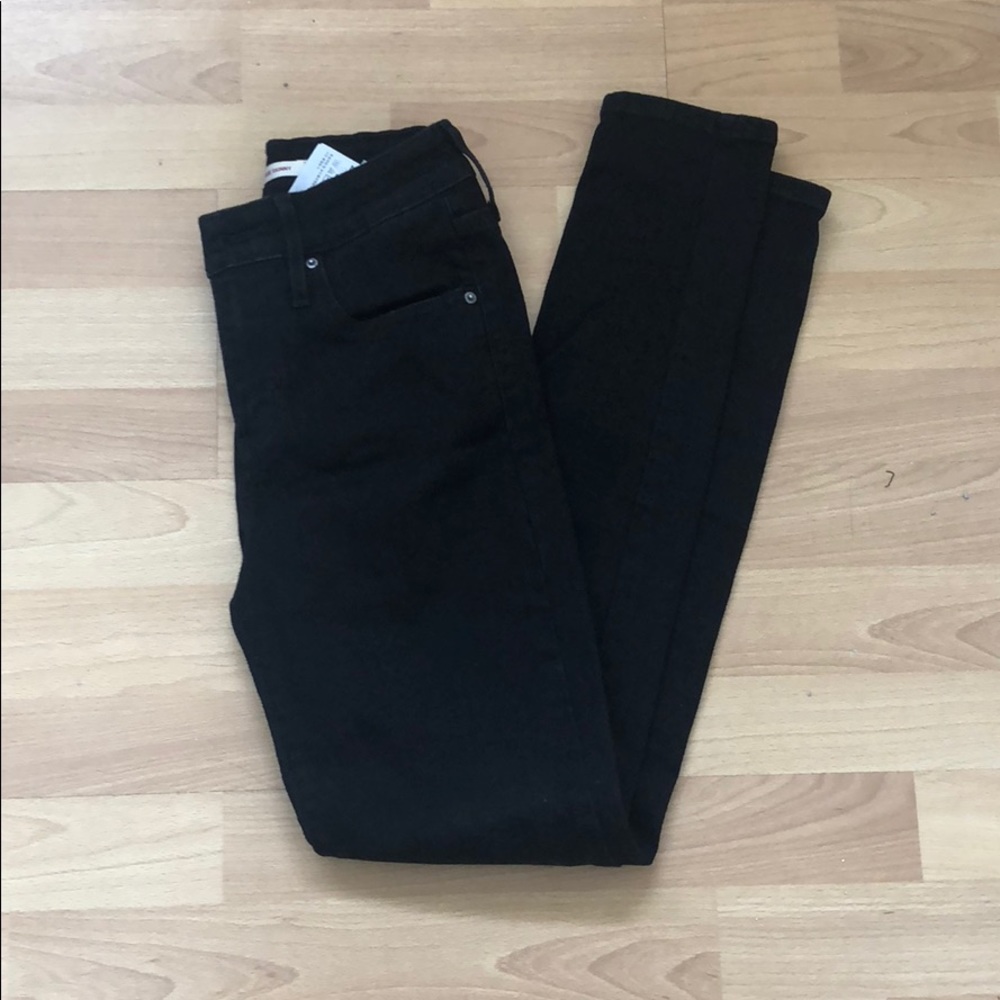 🚫SOLD🚫HIGH WAISTED SKINNY BLACK LEVI🚫🚫